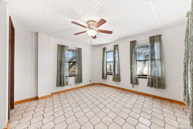 781 Lookout Dr, Lakehills, TX 78063
