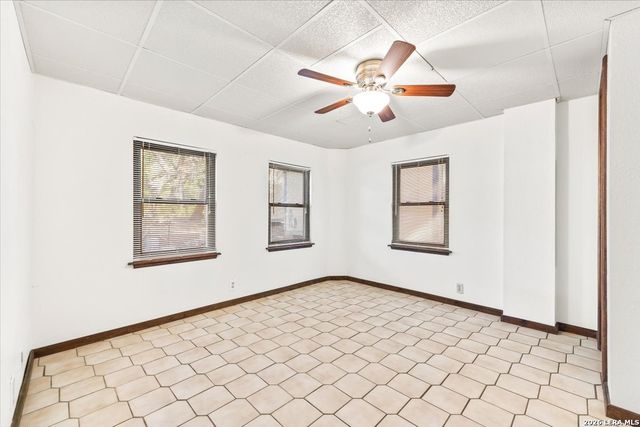 781 Lookout Dr, Lakehills, TX 78063