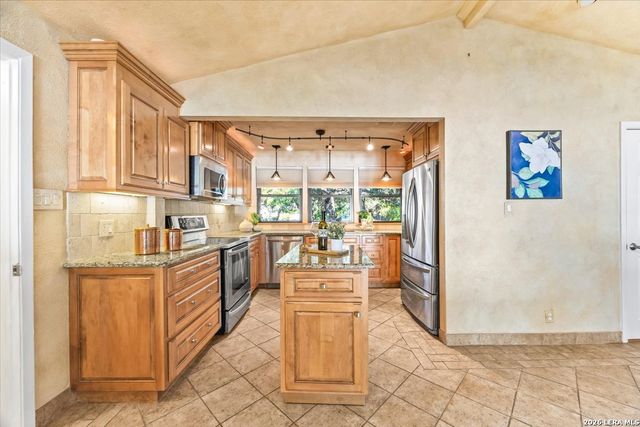 781 Lookout Dr, Lakehills, TX 78063