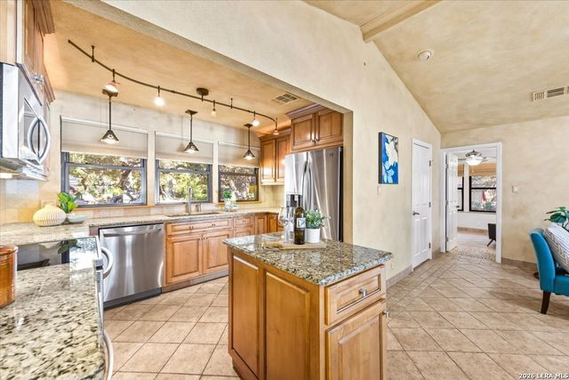 781 Lookout Dr, Lakehills, TX 78063