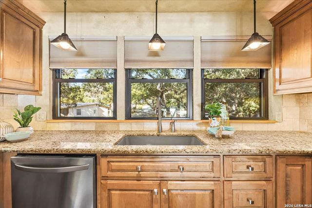 781 Lookout Dr, Lakehills, TX 78063