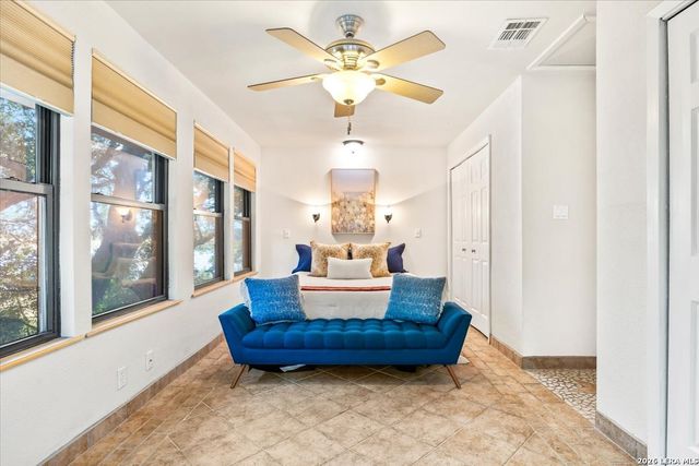 781 Lookout Dr, Lakehills, TX 78063