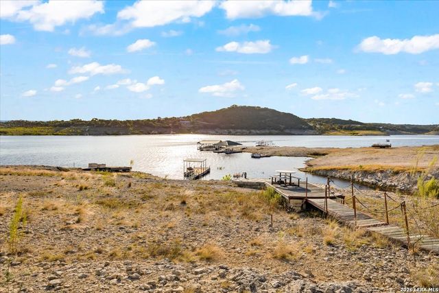 781 Lookout Dr, Lakehills, TX 78063