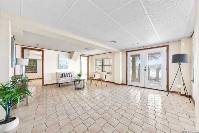 781 Lookout Dr, Lakehills, TX 78063