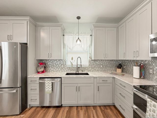 2872 Lakeview, Canyon Lake, TX 78133