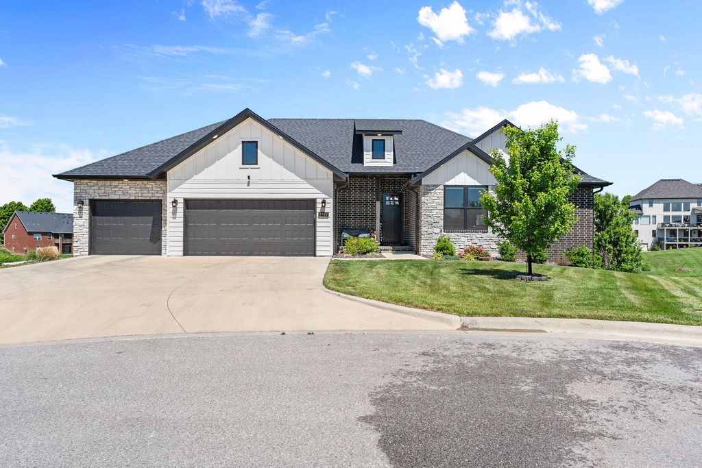 5961 S Doubletree Court, Springfield, MO 65810