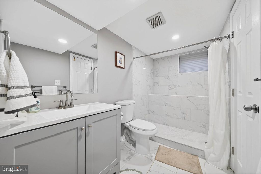 Image 20 of property listing at 303 E MELROSE AVE, Baltimore, MD 21212