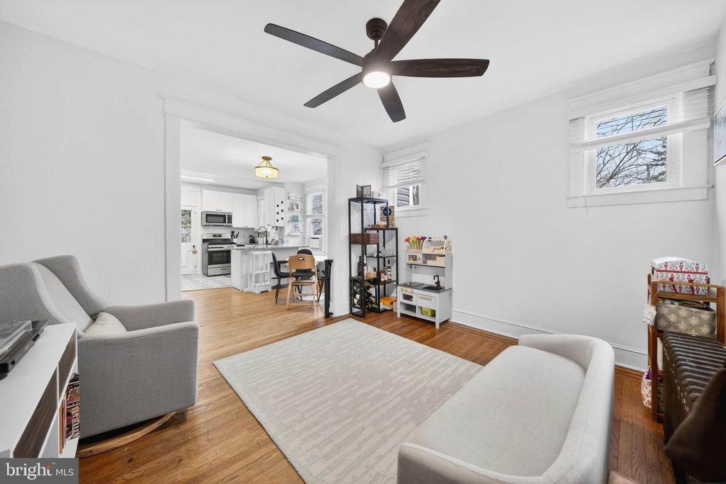 Image 4 of property listing at 303 E MELROSE AVE, Baltimore, MD 21212