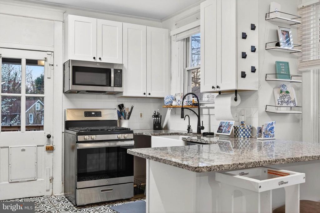 Image 5 of property listing at 303 E MELROSE AVE, Baltimore, MD 21212