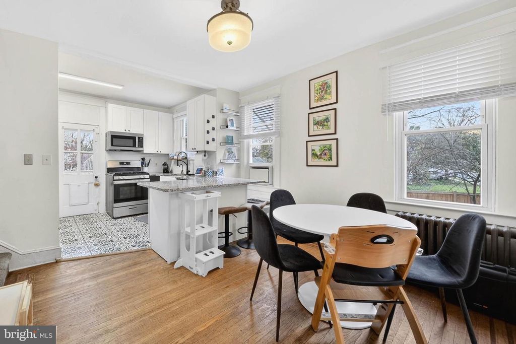 Image 6 of property listing at 303 E MELROSE AVE, Baltimore, MD 21212