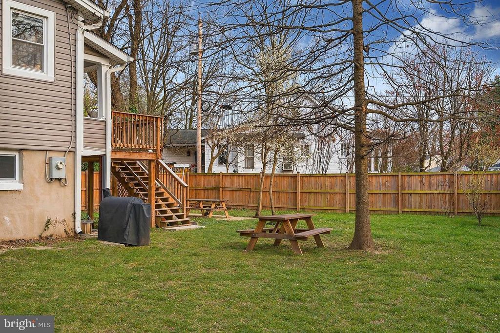Image 8 of property listing at 303 E MELROSE AVE, Baltimore, MD 21212
