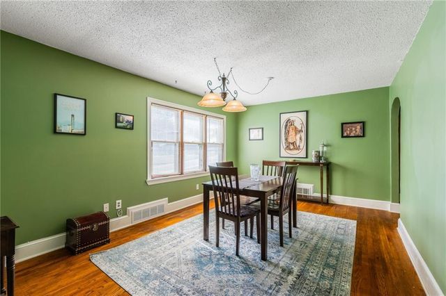 2906 NE Russell Road, Kansas City, MO 64117