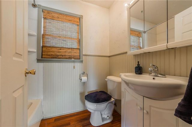 2906 NE Russell Road, Kansas City, MO 64117