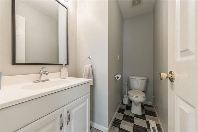 2906 NE Russell Road, Kansas City, MO 64117