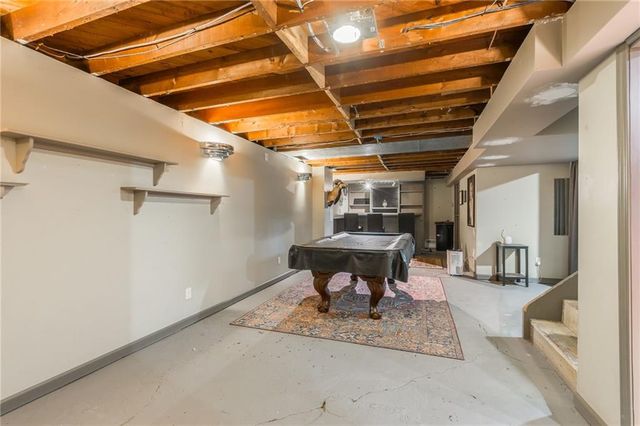 2906 NE Russell Road, Kansas City, MO 64117