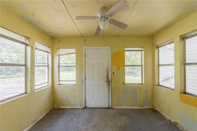 2906 NE Russell Road, Kansas City, MO 64117