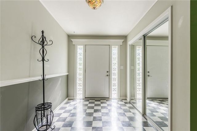 2906 NE Russell Road, Kansas City, MO 64117