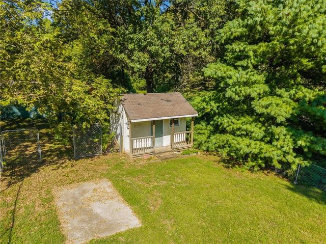 2906 NE Russell Road, Kansas City, MO 64117