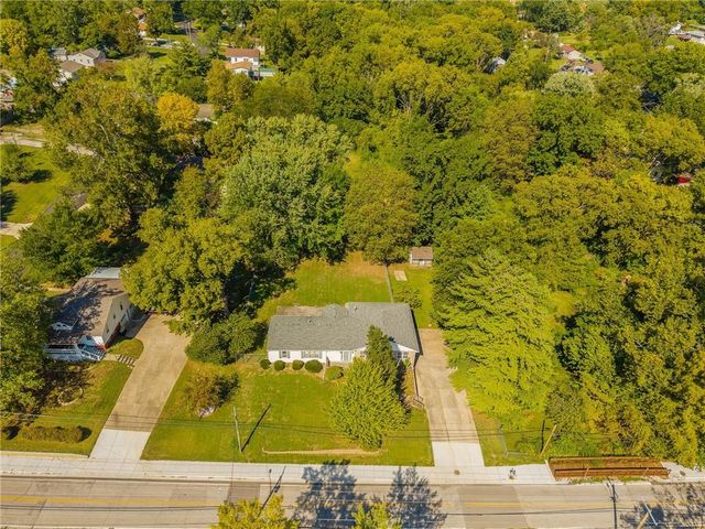 2906 NE Russell Road, Kansas City, MO 64117