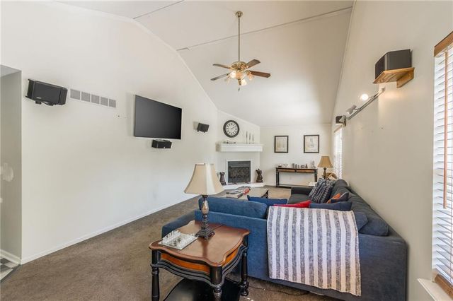 2906 NE Russell Road, Kansas City, MO 64117