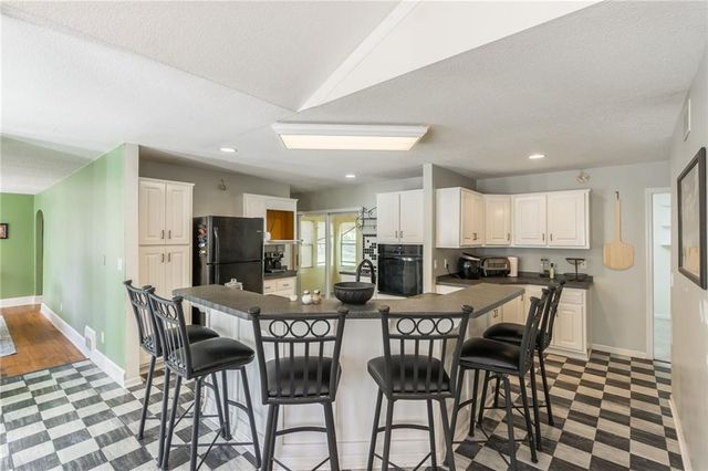 2906 NE Russell Road, Kansas City, MO 64117