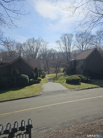 86 South Trail A, Stratford, CT 06614