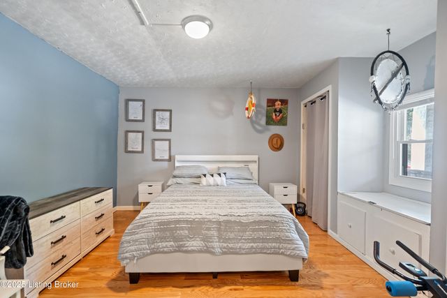 4905 S 5th St, Louisville, KY 40214