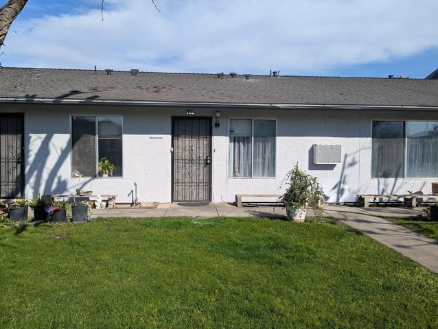 1210 Sanger Avenue, Sanger, CA 93657