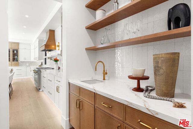 2565 Patricia Avenue, Los Angeles, CA 90064