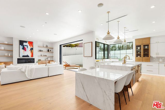 2565 Patricia Avenue, Los Angeles, CA 90064