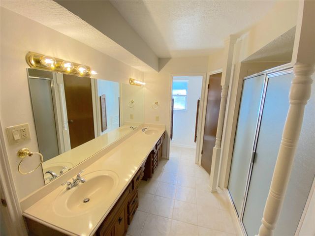 15102 Lakeview Dr, Jersey Village, TX 77040