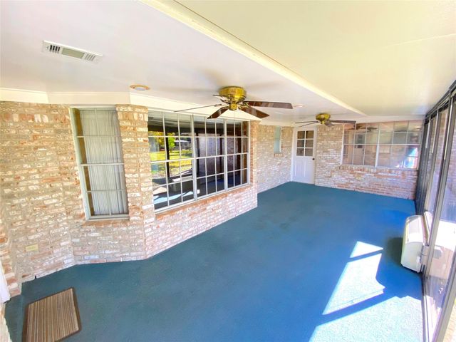 15102 Lakeview Dr, Jersey Village, TX 77040