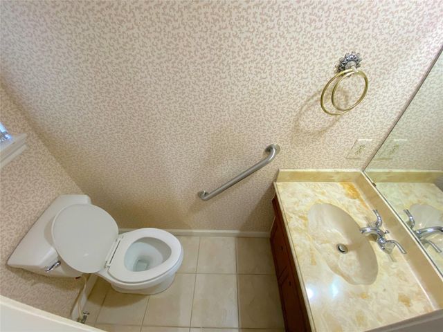 15102 Lakeview Dr, Jersey Village, TX 77040