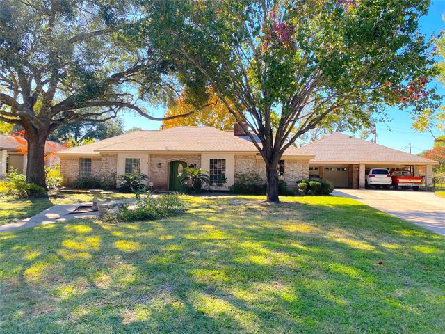 15102 Lakeview Dr, Jersey Village, TX 77040