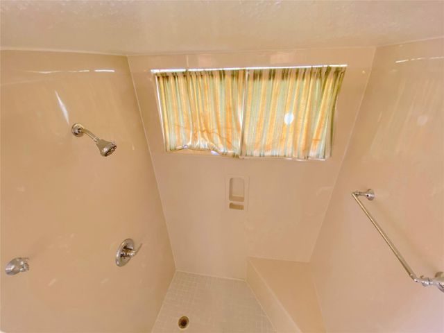 15102 Lakeview Dr, Jersey Village, TX 77040