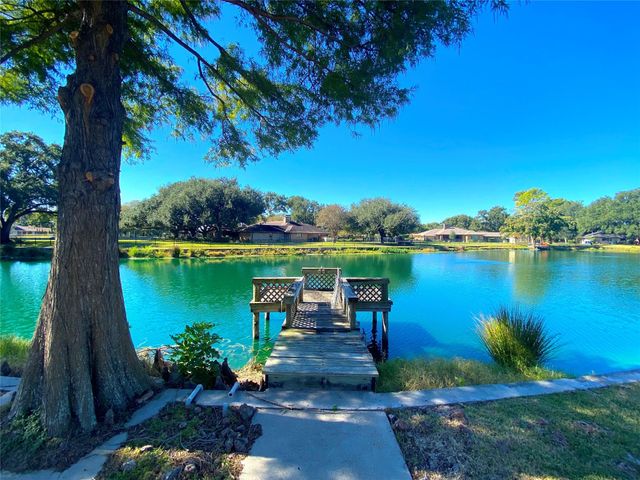 15102 Lakeview Dr, Jersey Village, TX 77040