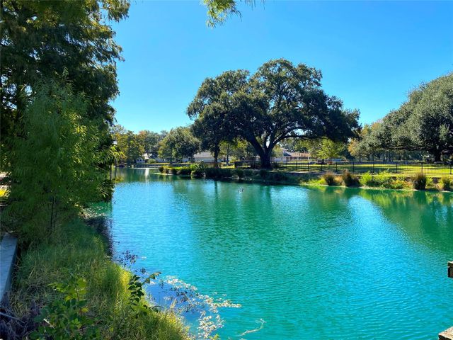 15102 Lakeview Dr, Jersey Village, TX 77040