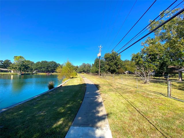 15102 Lakeview Dr, Jersey Village, TX 77040