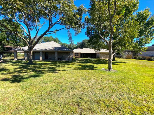 15102 Lakeview Dr, Jersey Village, TX 77040