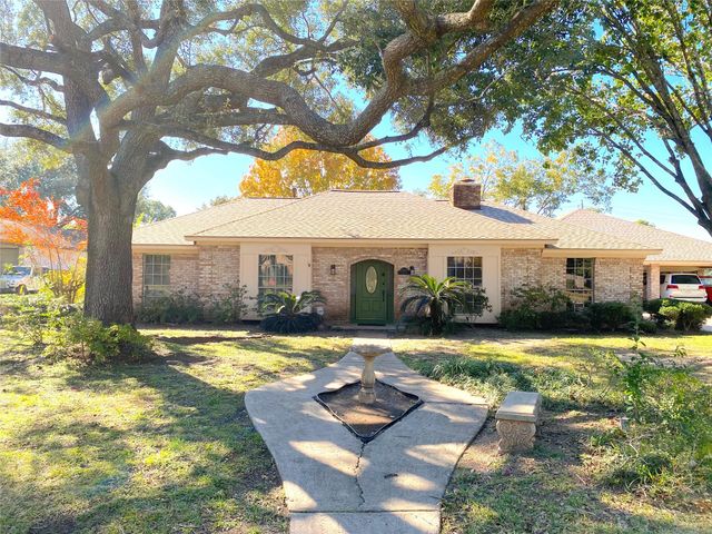 15102 Lakeview Dr, Jersey Village, TX 77040