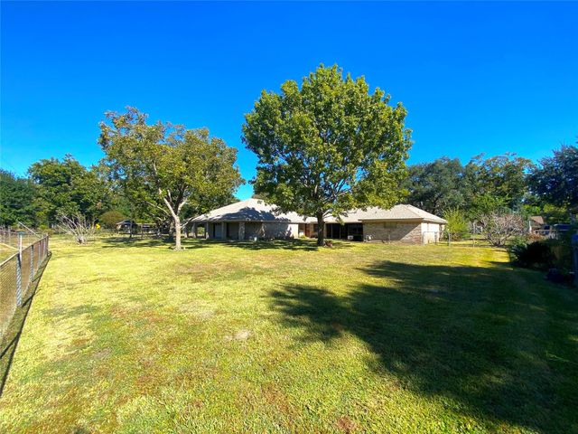 15102 Lakeview Dr, Jersey Village, TX 77040