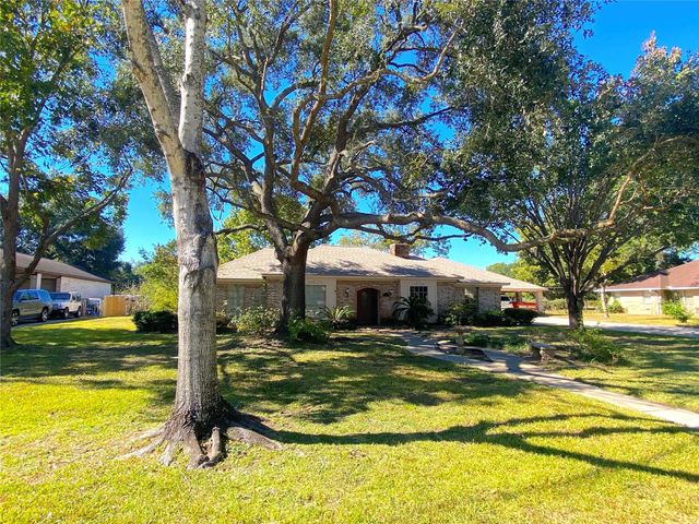 15102 Lakeview Dr, Jersey Village, TX 77040