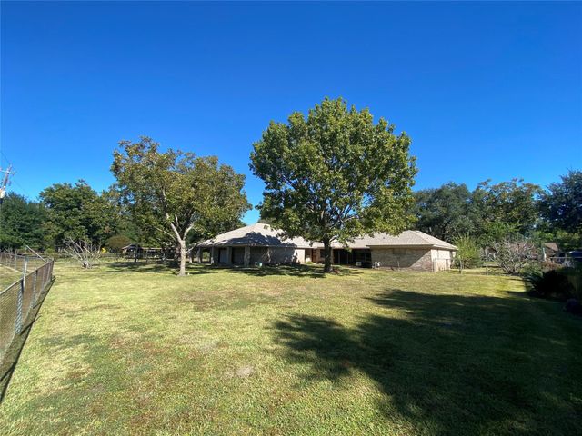 15102 Lakeview Dr, Jersey Village, TX 77040