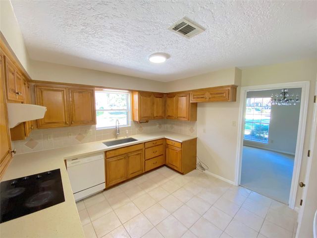 15102 Lakeview Dr, Jersey Village, TX 77040