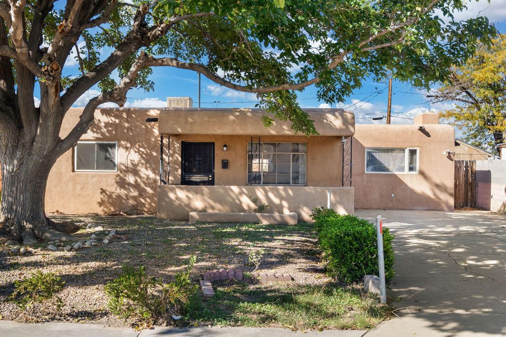 2713 Hermosa Drive NE, Albuquerque, NM 87110