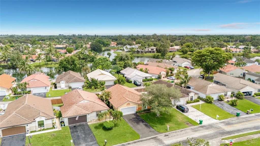 15071 S Waterford Drive 15071, Davie, FL 33331