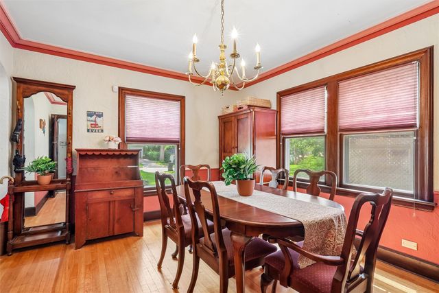 6045 N Waterbury Road, Des Moines, IA 50312