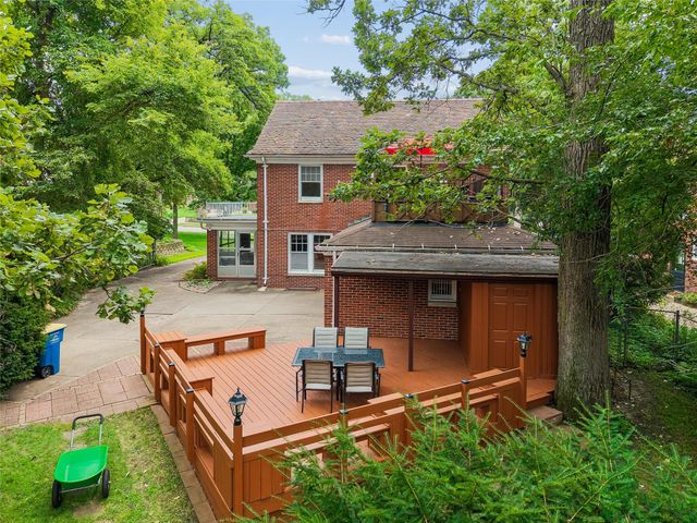 6045 N Waterbury Road, Des Moines, IA 50312