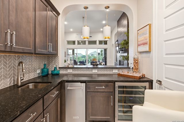 21335 Rembrandt Hl, San Antonio, TX 78256