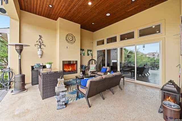 21335 Rembrandt Hl, San Antonio, TX 78256
